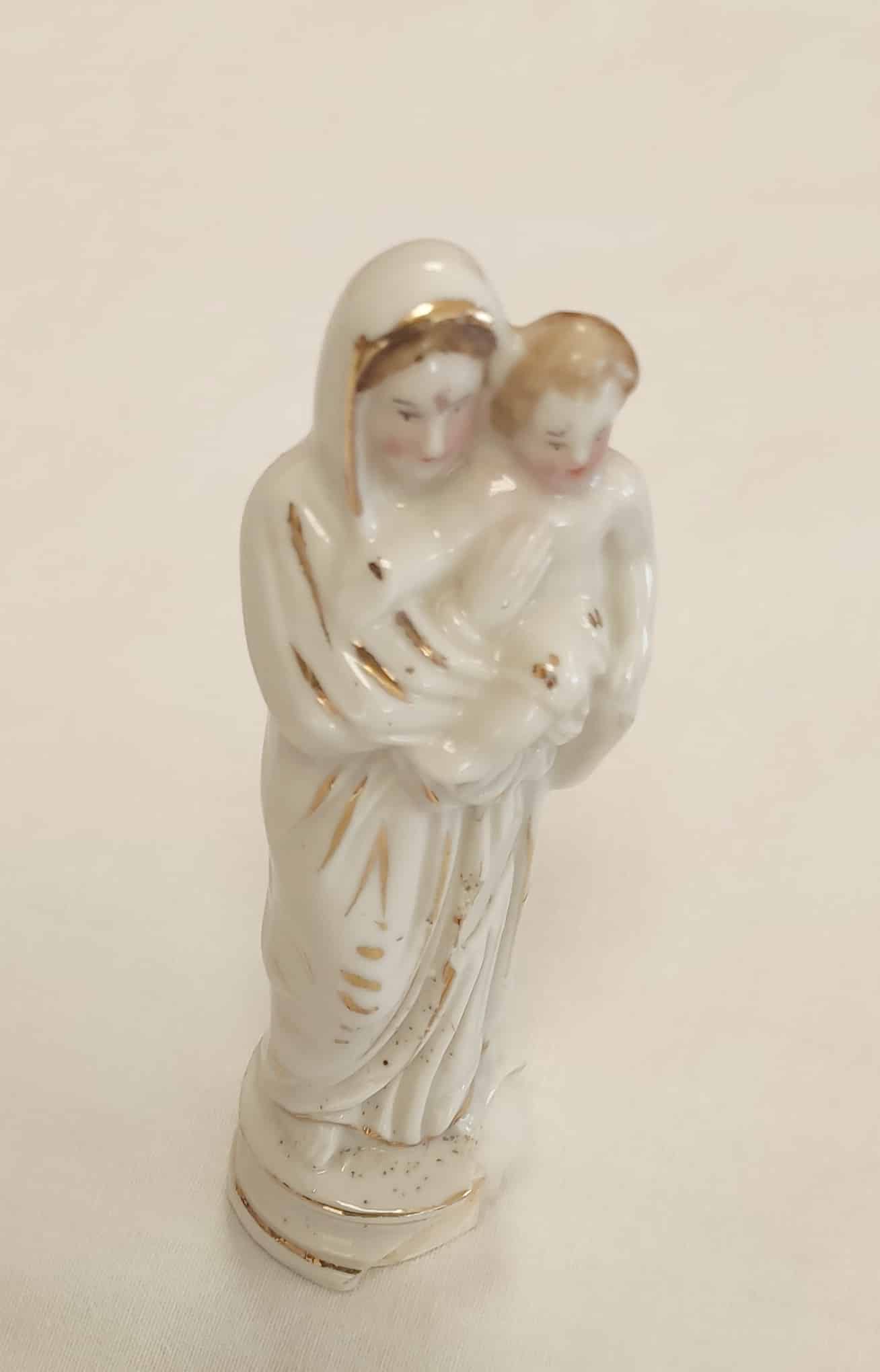 Statuette placée par Mère Thérèse dans les fondations de la chapelle de la maison de Lalouvesc